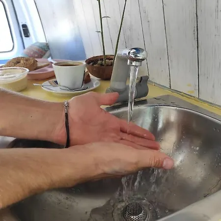 Slow-life Campervan, Kueche, Dusche, Queen-size Bett, Solar Apartment